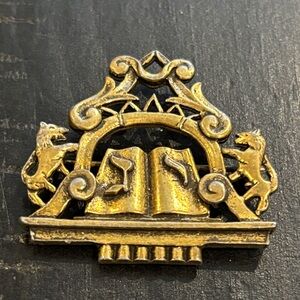 Israel Vintage Gold Tone Metal Jewish Brooch Bar Mitzvah 13 Lions Torah Book